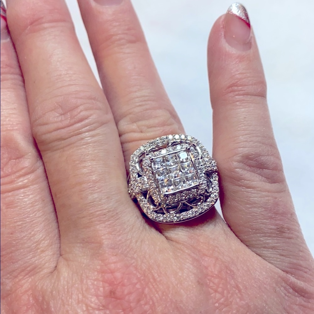 Bella Luce White Diamond Simulant Ring
